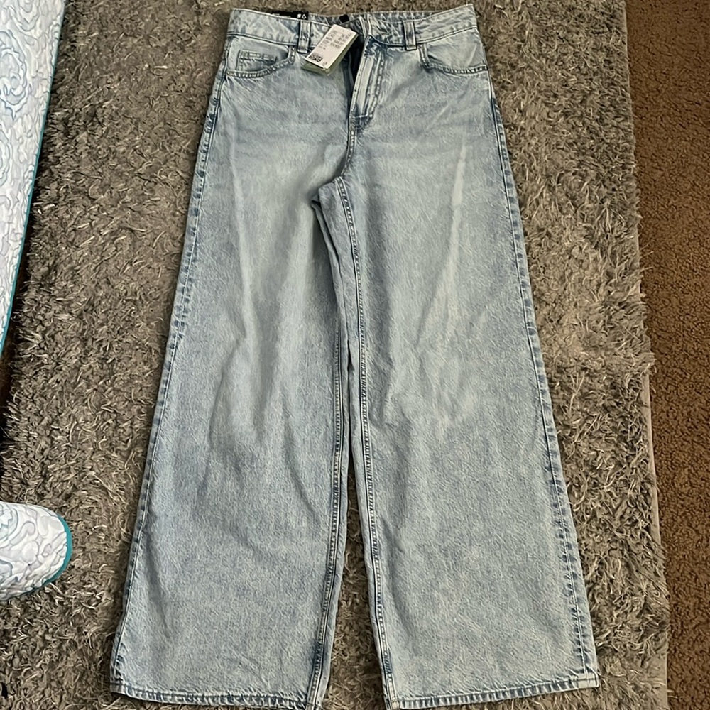 H&M Light Wash Relaxed Women’s Jeans